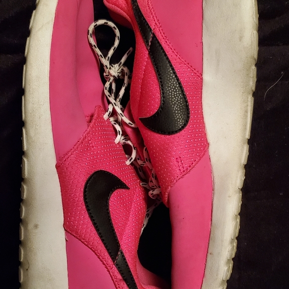 Pink Roche runs - Picture 1 of 3